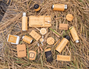 Logotrade Werbeartikel das Foto: Rundes kabelloses 5W-Ladegerät aus Bambus