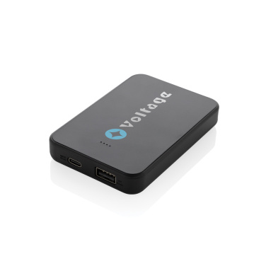 Logo trade reklaamkingid foto: Boostcore RCS taaskasutatud plastist akupank 5000 mAh USB C-ga