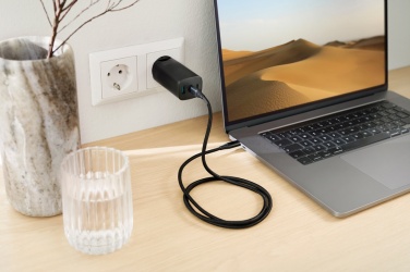 Logotrade liikelahja tuotekuva: Philips 65 W erittäin nopea PD 3-porttinen USB-laturi