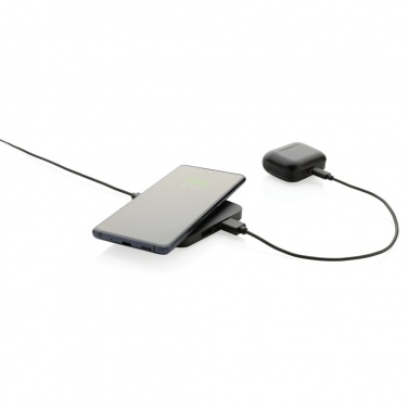 Logotrade mainoslahja ja liikelahja kuva: RCS 10W langaton laturi USB porteilla kierrätetystä muovista