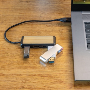 Logotrade liikelahja mainoslahja kuva: Link RCS kaksoistulo USB-hub kierrätysmuovia ja bambua