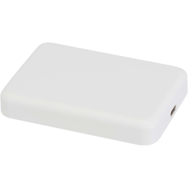 Logo trade mainoslahja ja liikelahja tuotekuva: Acrab 5 000 mAh:n ja 15 W:n magneettinen langaton varavirtalähde, jossa 20 W:n PD – valmistettu kierrätetystä muovista