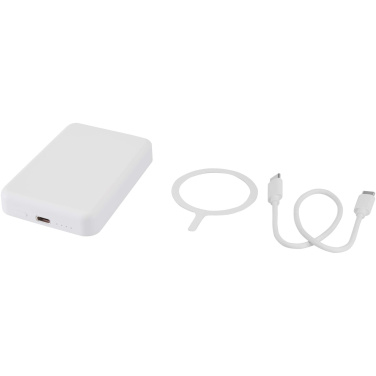 Logo trade mainoslahjat tuotekuva: Acrab 5 000 mAh:n ja 15 W:n magneettinen langaton varavirtalähde, jossa 20 W:n PD – valmistettu kierrätetystä muovista