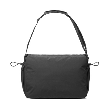 Logotrade biznesa dāvanas foto: KENTO URBAN RCS pārstrādāta neilona 15,6 collu kurjera soma