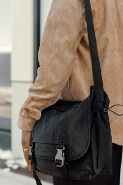 Logotrade logo dāvanas foto: KENTO URBAN RCS pārstrādāta neilona 15,6 collu kurjera soma