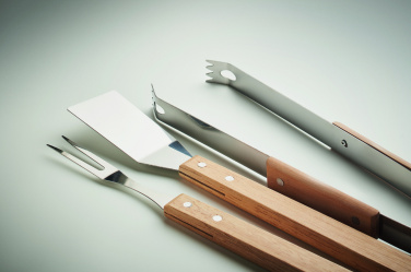 Логотрейд pекламные подарки картинка: Oakwood barbecue set