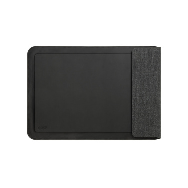 Logotrade kampanjprodukter bild: Swiss Peak 15W magnetiskt laddningsfodral för laptop 14-15,6