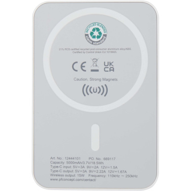 Logotrade reklamprodukter bild: Acrab 5 000 mAh 15 W magnetisk trådlös powerbank med 20 W PD – tillverkad av återvunnen plast