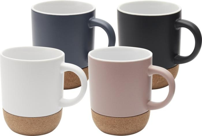 Logotrade profilprodukter bild: Billie 300 ml keramikmugg med korkdetaljer och matt finish